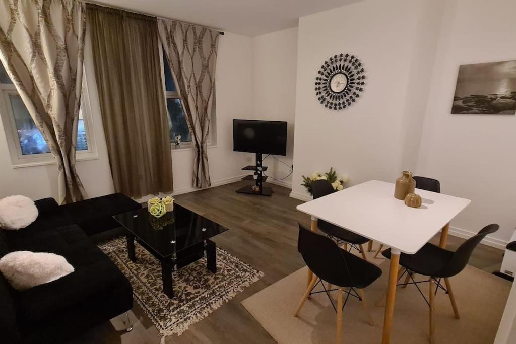 Luxury 1 Bedroom Flat In The Heart Of Wood Green London Luaran gambar