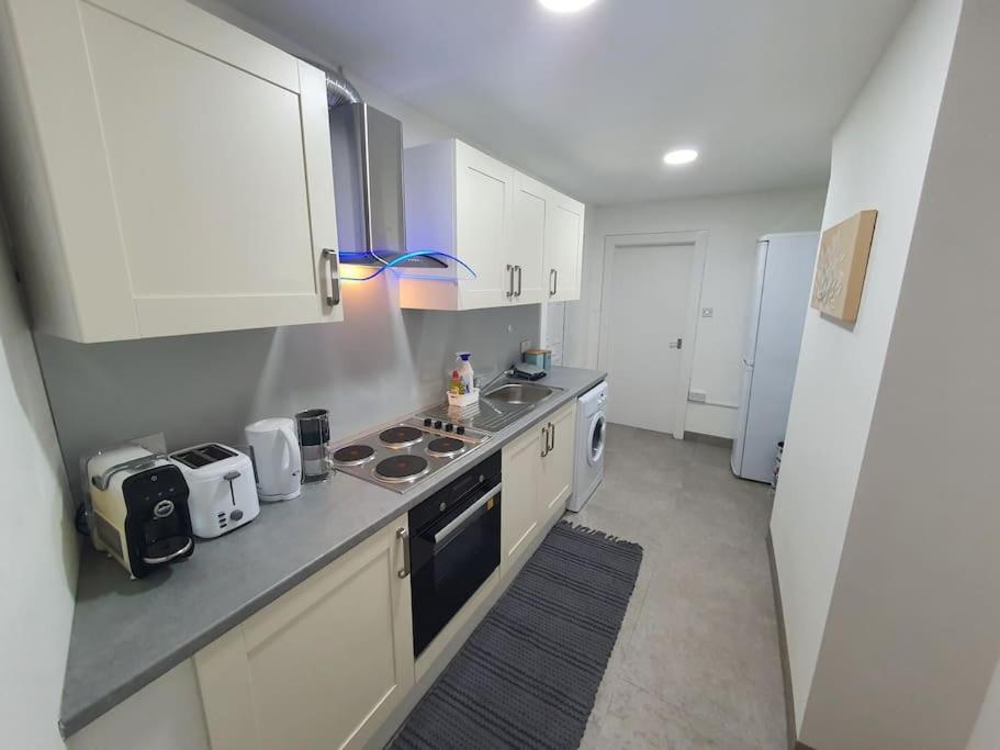 Luxury 1 Bedroom Flat In The Heart Of Wood Green London Luaran gambar