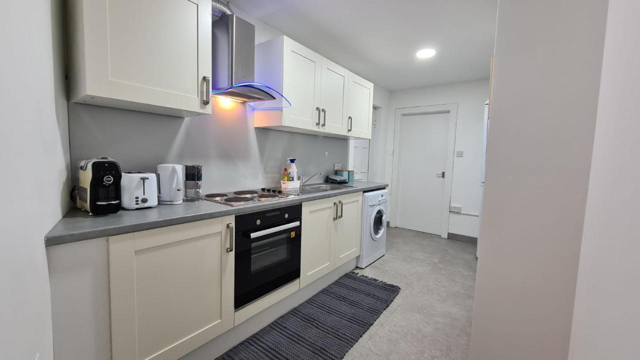 Luxury 1 Bedroom Flat In The Heart Of Wood Green London Luaran gambar